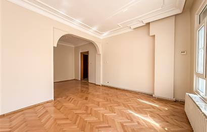 MODA RUŞENAĞA SOKAK'TA | 90 M² NET | KÖŞE DAİRE | 2 BALKON
