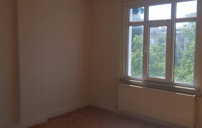 Çamlıca Tepesi Manzaralı 3 Balkonlu 3+1 Ara Kat Köşe Daire