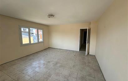Bornova Yeşilova Mh.de Merkezi Konumda 3+1 Satılık Daire