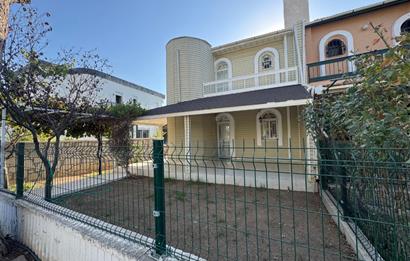 Çeşme Deniz Obası Sitesi'nde Satılık 2+1 Bahçeli Dubleks Villa