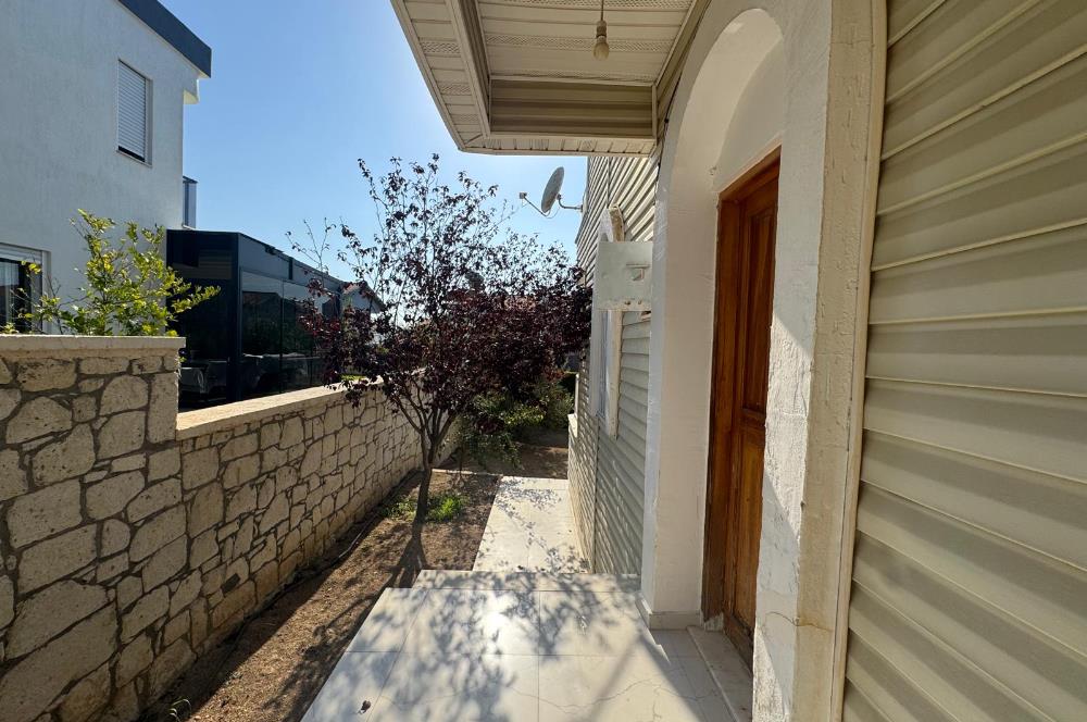 Çeşme Deniz Obası Sitesi'nde Satılık 2+1 Bahçeli Dubleks Villa