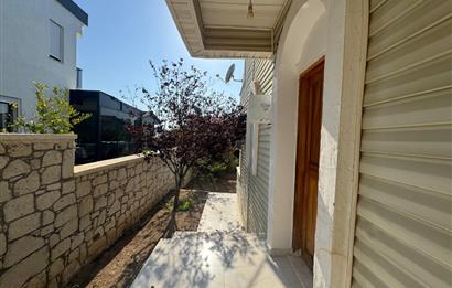 Çeşme Deniz Obası Sitesi'nde Satılık 2+1 Bahçeli Dubleks Villa