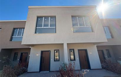 Villakent'te Site İçerisinde Bahçeli 2+1 Satılık Dubleks Villa