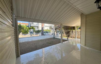 Çeşme Deniz Obası Sitesi'nde Satılık 2+1 Bahçeli Dubleks Villa