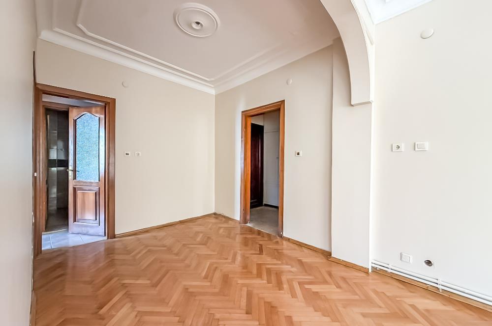 MODA RUŞENAĞA SOKAK'TA | 90 M² NET | KÖŞE DAİRE | 2 BALKON
