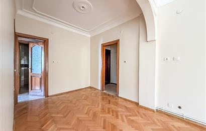 MODA RUŞENAĞA SOKAK'TA | 90 M² NET | KÖŞE DAİRE | 2 BALKON