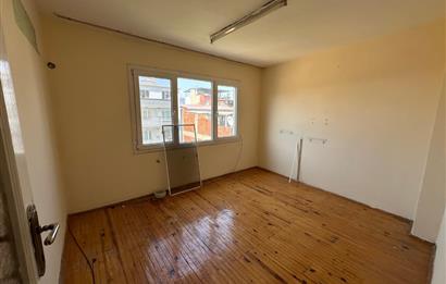 Bornova Yeşilova Mh.de Merkezi Konumda 3+1 Satılık Daire