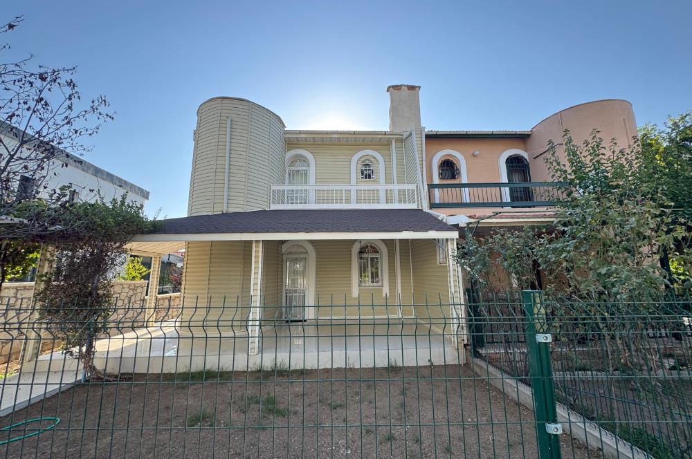 Çeşme Deniz Obası Sitesi'nde Satılık 2+1 Bahçeli Dubleks Villa