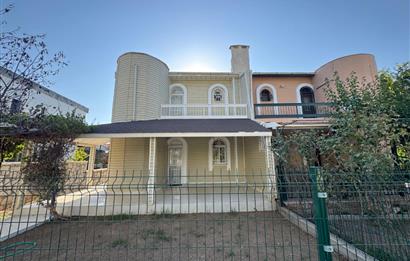Çeşme Deniz Obası Sitesi'nde Satılık 2+1 Bahçeli Dubleks Villa