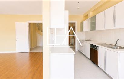 CENTURY 21'DEN GÖKMAHAL SİTESİ'NDE ÇOK GENİŞ ÇATI DUBLEKSİ DAİRE