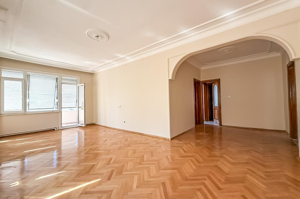 MODA RUŞENAĞA SOKAK'TA | 90 M² NET | KÖŞE DAİRE | 2 BALKON