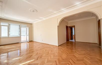 MODA RUŞENAĞA SOKAK'TA | 90 M² NET | KÖŞE DAİRE | 2 BALKON