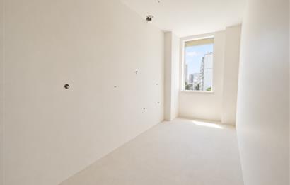 Kadıkoy  Kozyatagı merkezi konumda 2 + 1 satılık