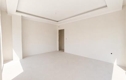 Kadıkoy  Kozyatagı merkezi konumda 2 + 1 satılık