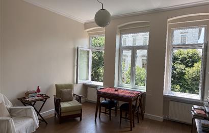 Beyoğlu’nun merkezi ve prestijli bölgelerinden tamamen yenilenmiş satılık 2+1 