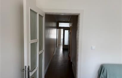 Beyoğlu’nun merkezi ve prestijli bölgelerinden tamamen yenilenmiş satılık 2+1 