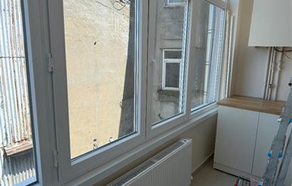 Beyoğlu’nun merkezi ve prestijli bölgelerinden tamamen yenilenmiş satılık 2+1 