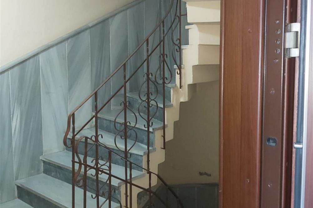 Çamlıca Tepesi Manzaralı 3 Balkonlu 3+1 Ara Kat Köşe Daire