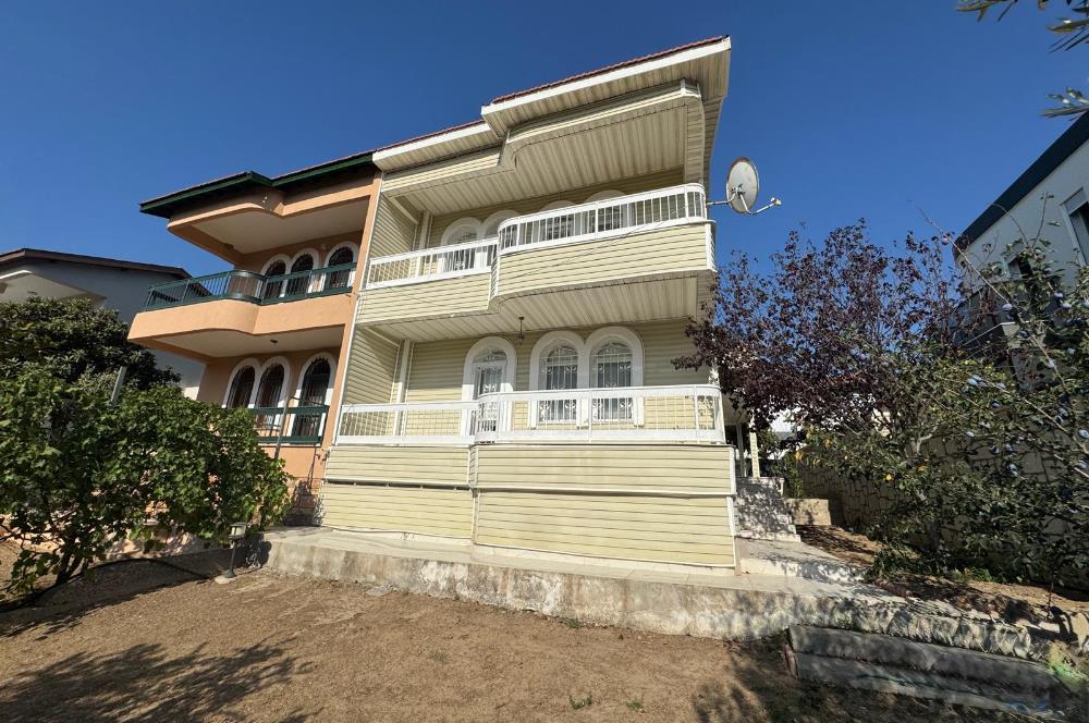 Çeşme Deniz Obası Sitesi'nde Satılık 2+1 Bahçeli Dubleks Villa