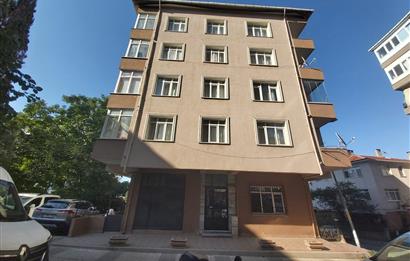 Çamlıca Tepesi Manzaralı 3 Balkonlu 3+1 Ara Kat Köşe Daire