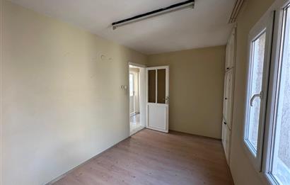 Bornova Yeşilova Mh.de Merkezi Konumda 3+1 Satılık Daire