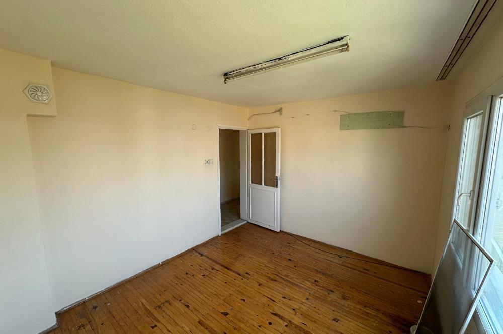 Bornova Yeşilova Mh.de Merkezi Konumda 3+1 Satılık Daire
