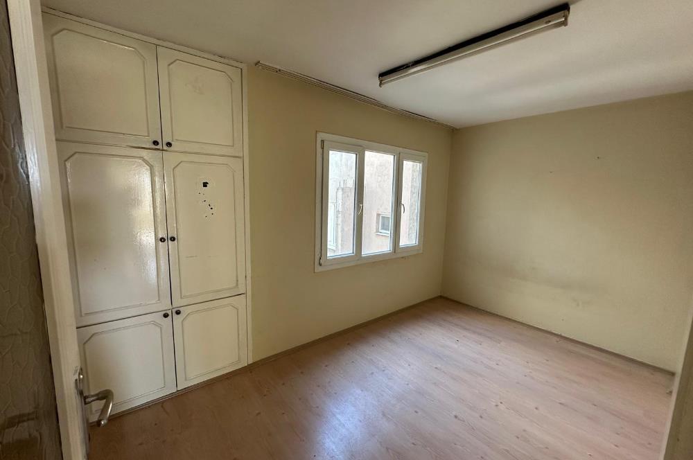 Bornova Yeşilova Mh.de Merkezi Konumda 3+1 Satılık Daire