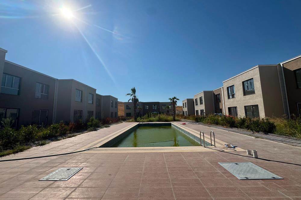 Villakent'te Site İçerisinde Bahçeli 2+1 Satılık Dubleks Villa