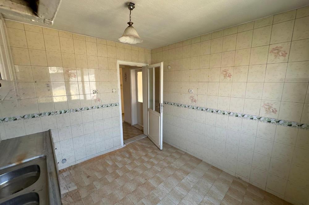 Bornova Yeşilova Mh.de Merkezi Konumda 3+1 Satılık Daire