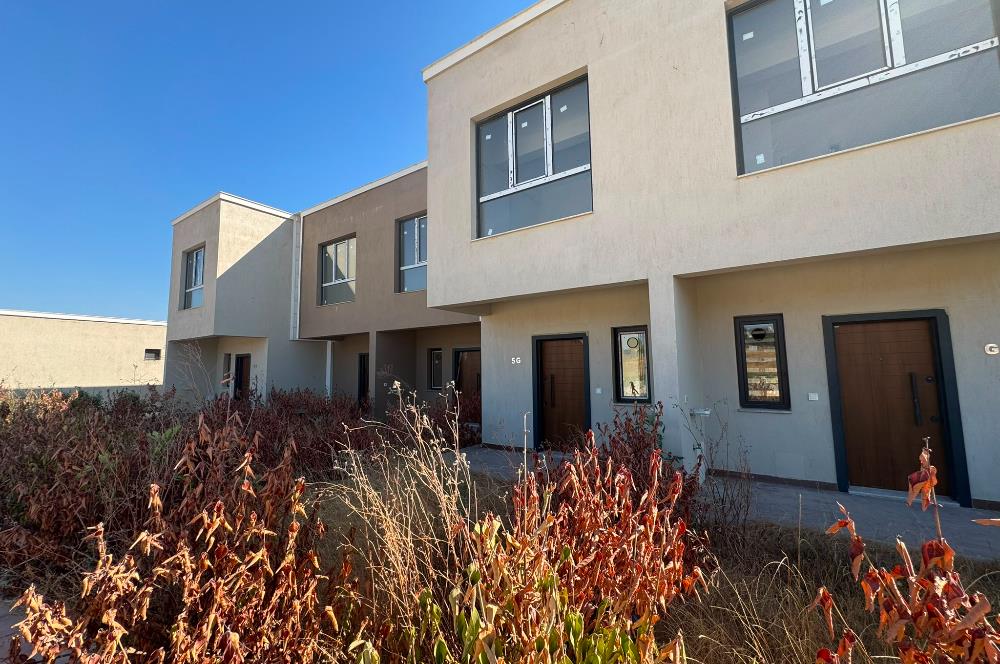 Villakent'te Site İçerisinde Bahçeli 2+1 Satılık Dubleks Villa