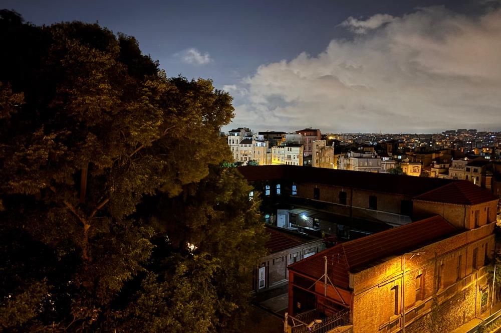 Beyoğlu’nun merkezi ve prestijli bölgelerinden tamamen yenilenmiş satılık 2+1 