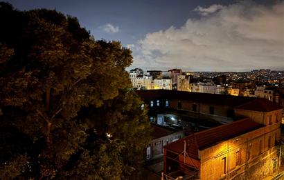 Beyoğlu’nun merkezi ve prestijli bölgelerinden tamamen yenilenmiş satılık 2+1 