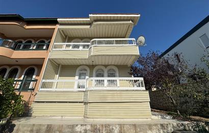 Çeşme Deniz Obası Sitesi'nde Satılık 2+1 Bahçeli Dubleks Villa