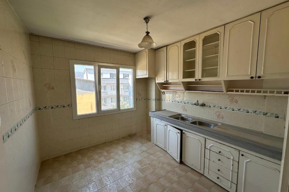 Bornova Yeşilova Mh.de Merkezi Konumda 3+1 Satılık Daire