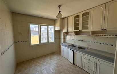 Bornova Yeşilova Mh.de Merkezi Konumda 3+1 Satılık Daire
