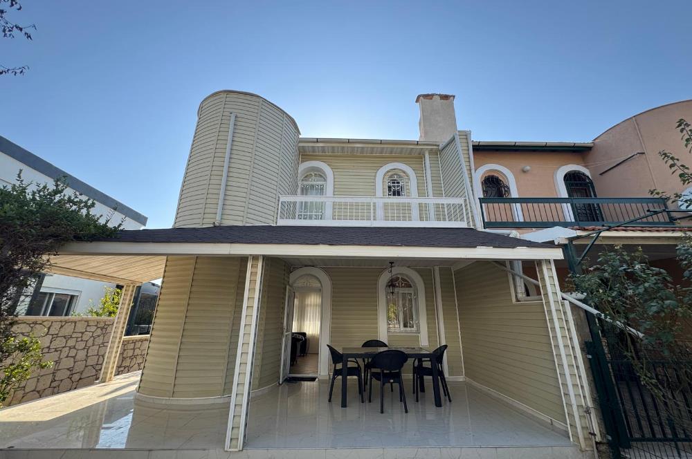 Çeşme Deniz Obası Sitesi'nde Satılık 2+1 Bahçeli Dubleks Villa