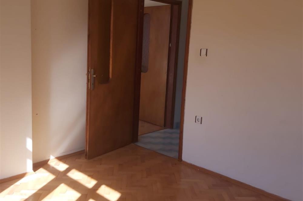 Çamlıca Tepesi Manzaralı 3 Balkonlu 3+1 Ara Kat Köşe Daire