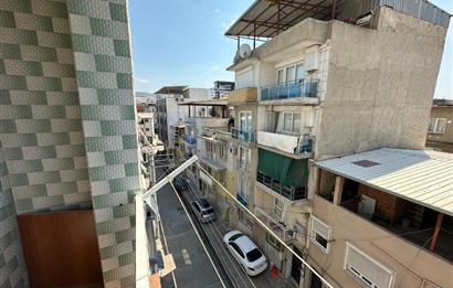 Bornova Yeşilova Mh.de Merkezi Konumda 3+1 Satılık Daire