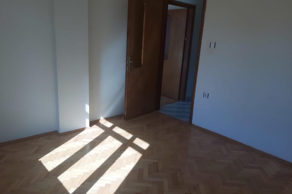 Çamlıca Tepesi Manzaralı 3 Balkonlu 3+1 Ara Kat Köşe Daire