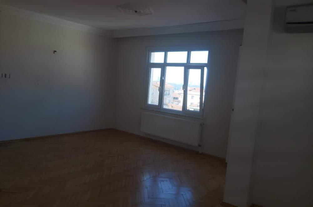 Çamlıca Tepesi Manzaralı 3 Balkonlu 3+1 Ara Kat Köşe Daire