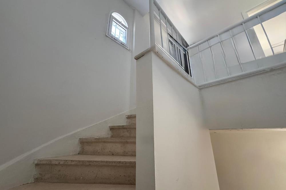 Çeşme Deniz Obası Sitesi'nde Satılık 2+1 Bahçeli Dubleks Villa