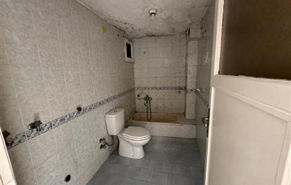Bornova Yeşilova Mh.de Merkezi Konumda 3+1 Satılık Daire