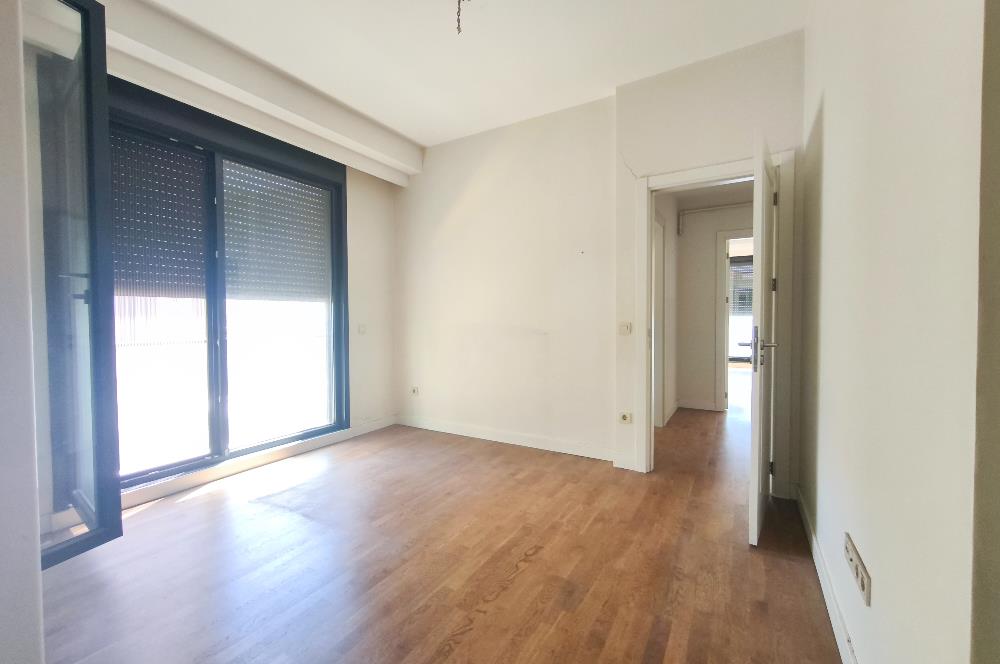 Kadıköy Caddebostan'da 2+1 Sahilde Satılık Daire