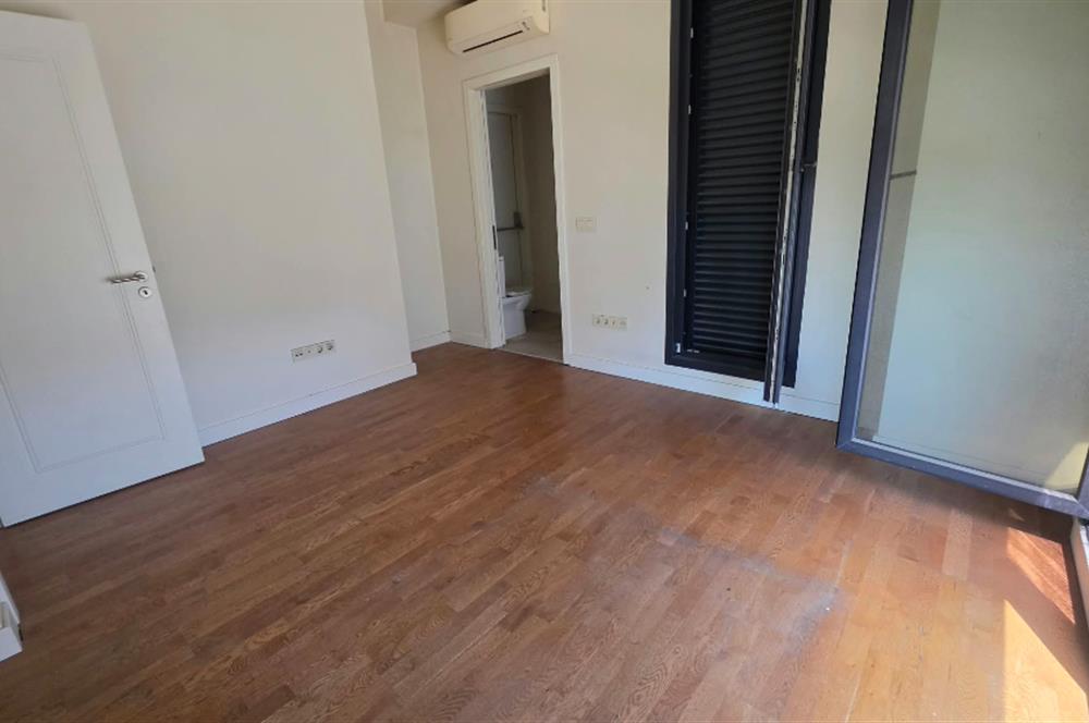 Kadıköy Caddebostan'da 2+1 Sahilde Satılık Daire