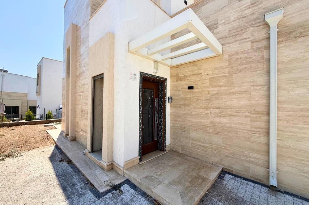 Gümüşlük Merkezde Kiralık Yeni Butik Site İçinde Müstakil 3+1 Dubleks ( Eşyasız )