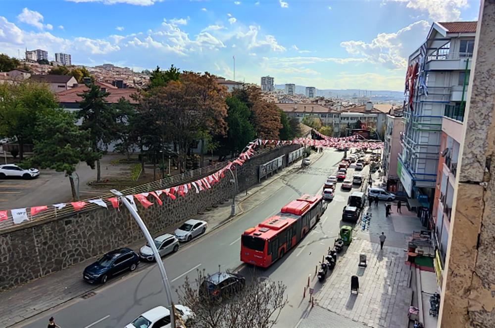 DİKİMEVİ METROSUNA 4 BİNA MESAFEDE 3+1 KOMBİLİ BAĞIMSIZ SALON