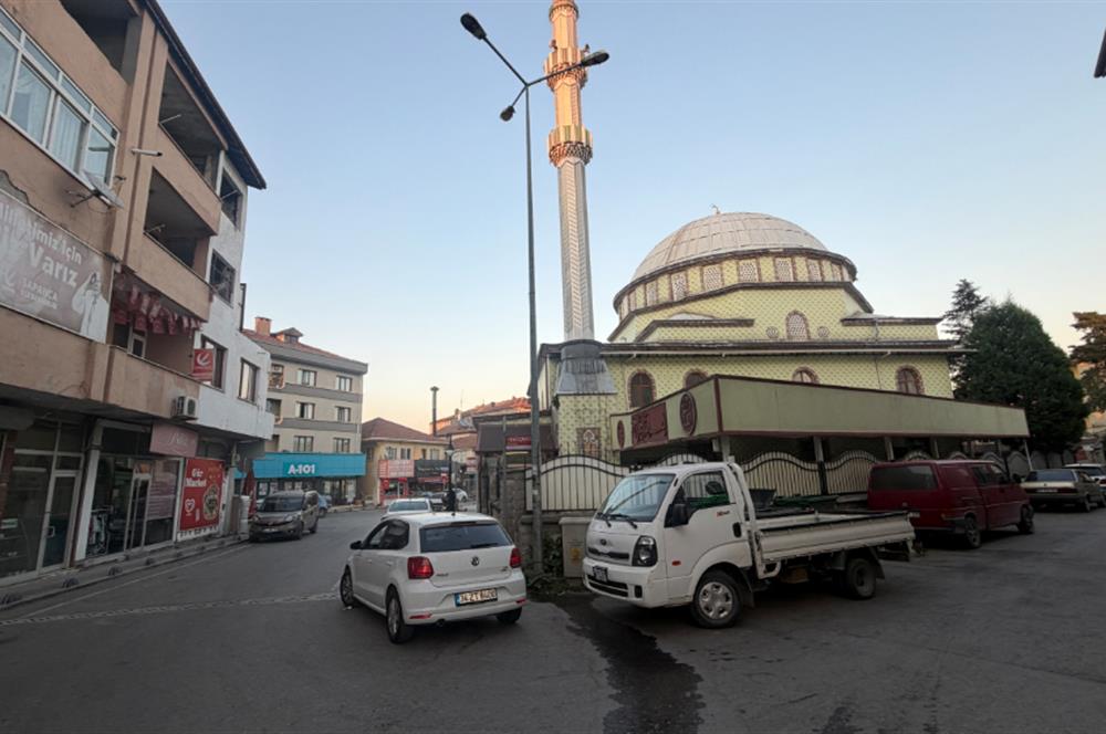 SAPANCA ÇARŞI MERKEZDE SATILIK  SIFIR İŞ YERİ