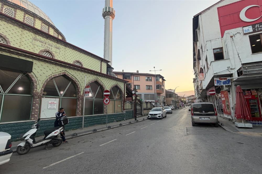 SAPANCA ÇARŞI MERKEZDE SATILIK  SIFIR İŞ YERİ