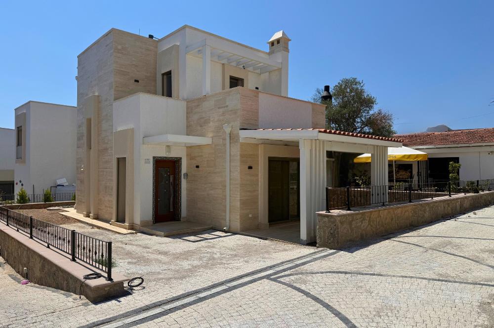 Gümüşlük Merkezde Kiralık Yeni Butik Site İçinde Müstakil 3+1 Dubleks ( Eşyasız )