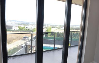 Silivri Ortaköyde Satılık Lüks Villa - Merkezi Isıtmalı